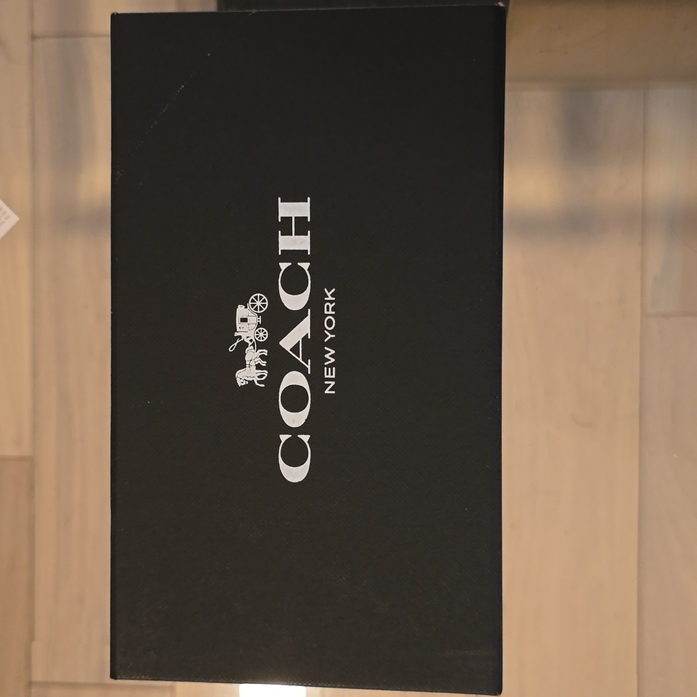NWT Coach Wristlet Wallet, Sz 6”x3.5” - Picture 2 of 7